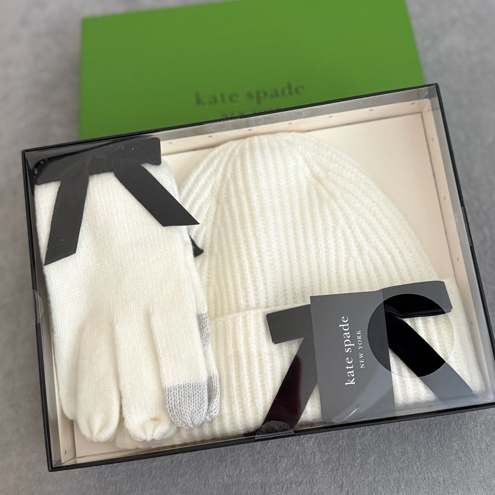 NWT Kate Spade Velvet Bow Box Set, Hat + Gloves in Ivory